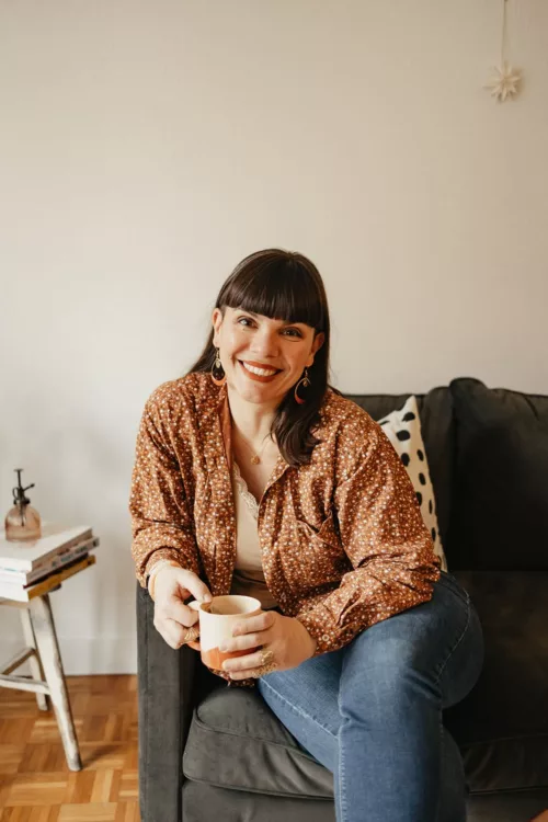 Bijoux Isatis Bijoux Bois Sur Mesure Caen, photo de présentation de produit, type Alma Lune coloris rose fluo