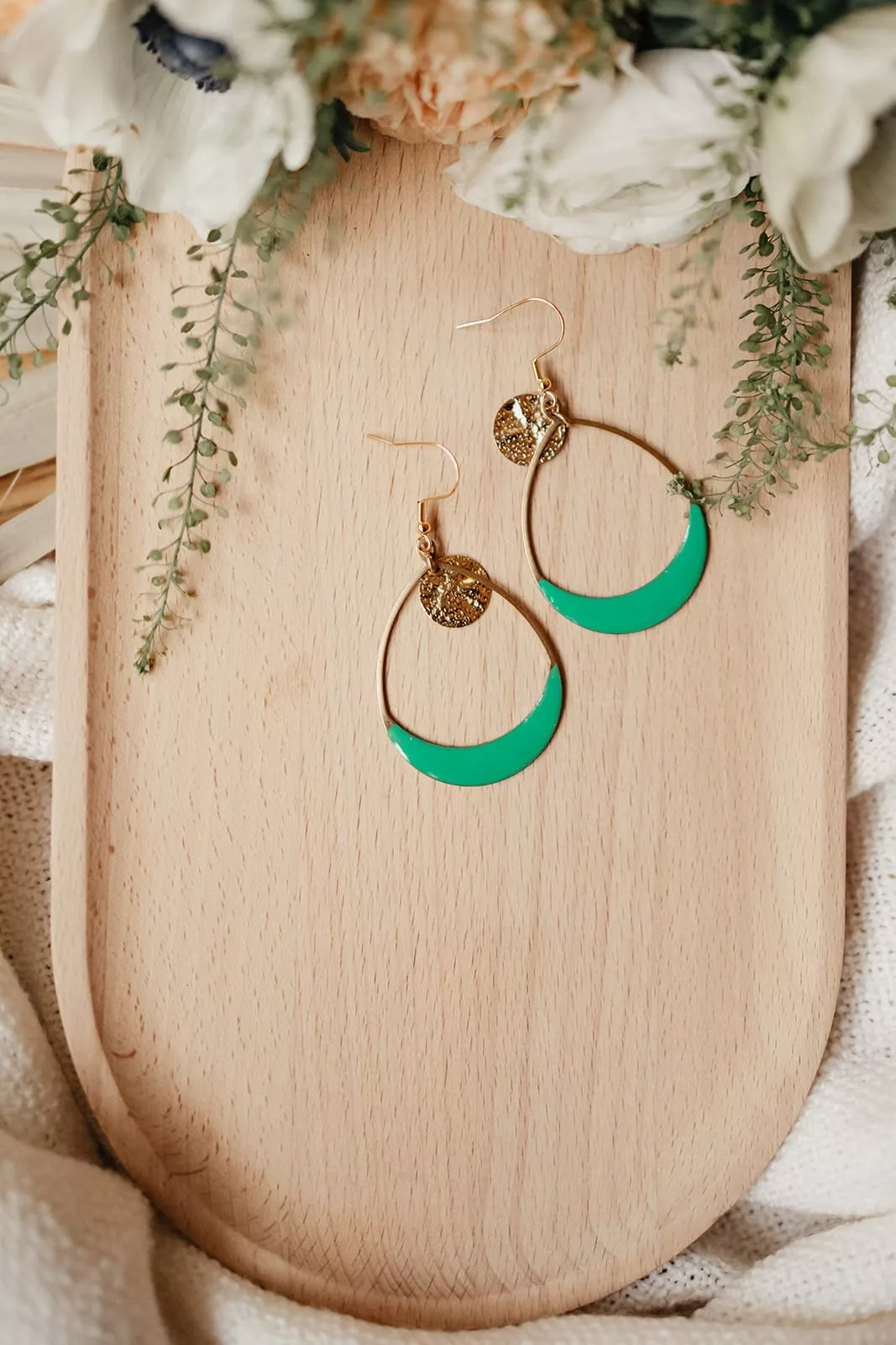 Bijoux Isatis Bijoux Bois Sur Mesure Caen, photo de présentation de produit, type Alma Lune coloris vert