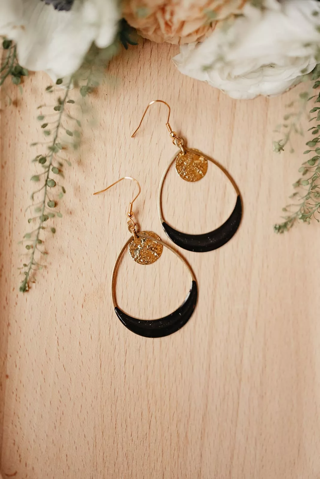 Bijoux Isatis Bijoux Bois Sur Mesure Caen, photo de présentation de produit, type Alma Lune coloris noir