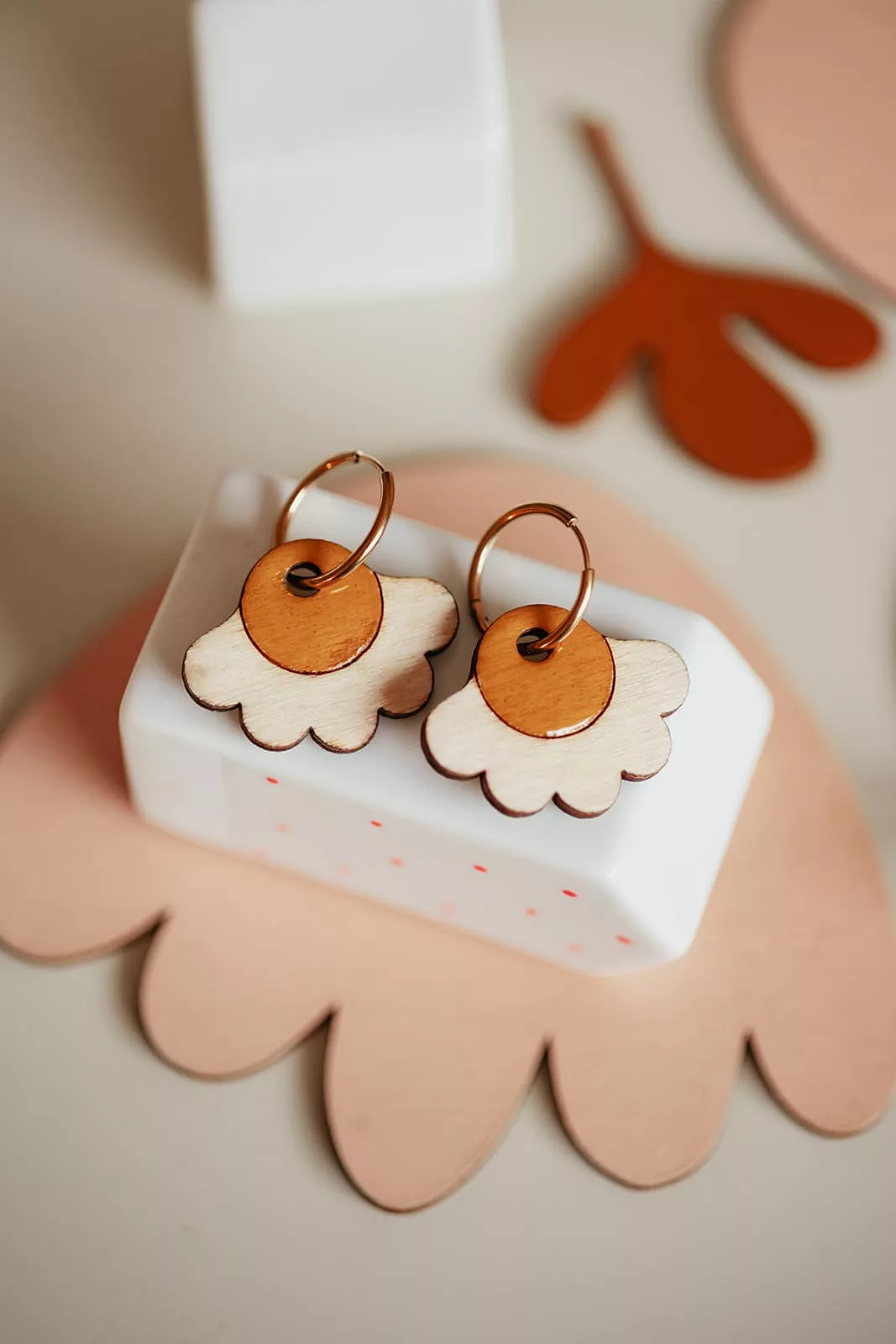 Bijoux Isatis Bijoux Bois Sur Mesure Caen, photo de présentation de produit, type Festine Grace coloris moutarde