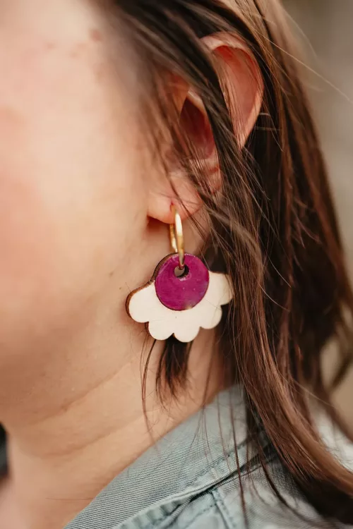 Bijoux Isatis Bijoux Bois Sur Mesure Caen, photo de présentation de produit, type Festine Grace coloris fuchsia