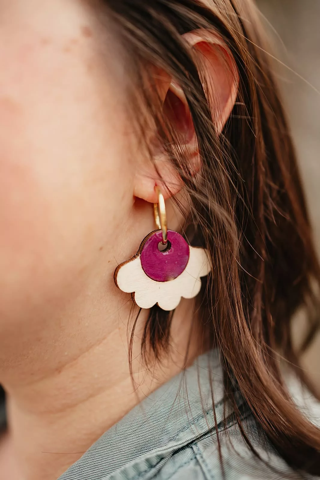 Bijoux Isatis Bijoux Bois Sur Mesure Caen, photo de présentation de produit, type Festine Grace coloris fuchsia