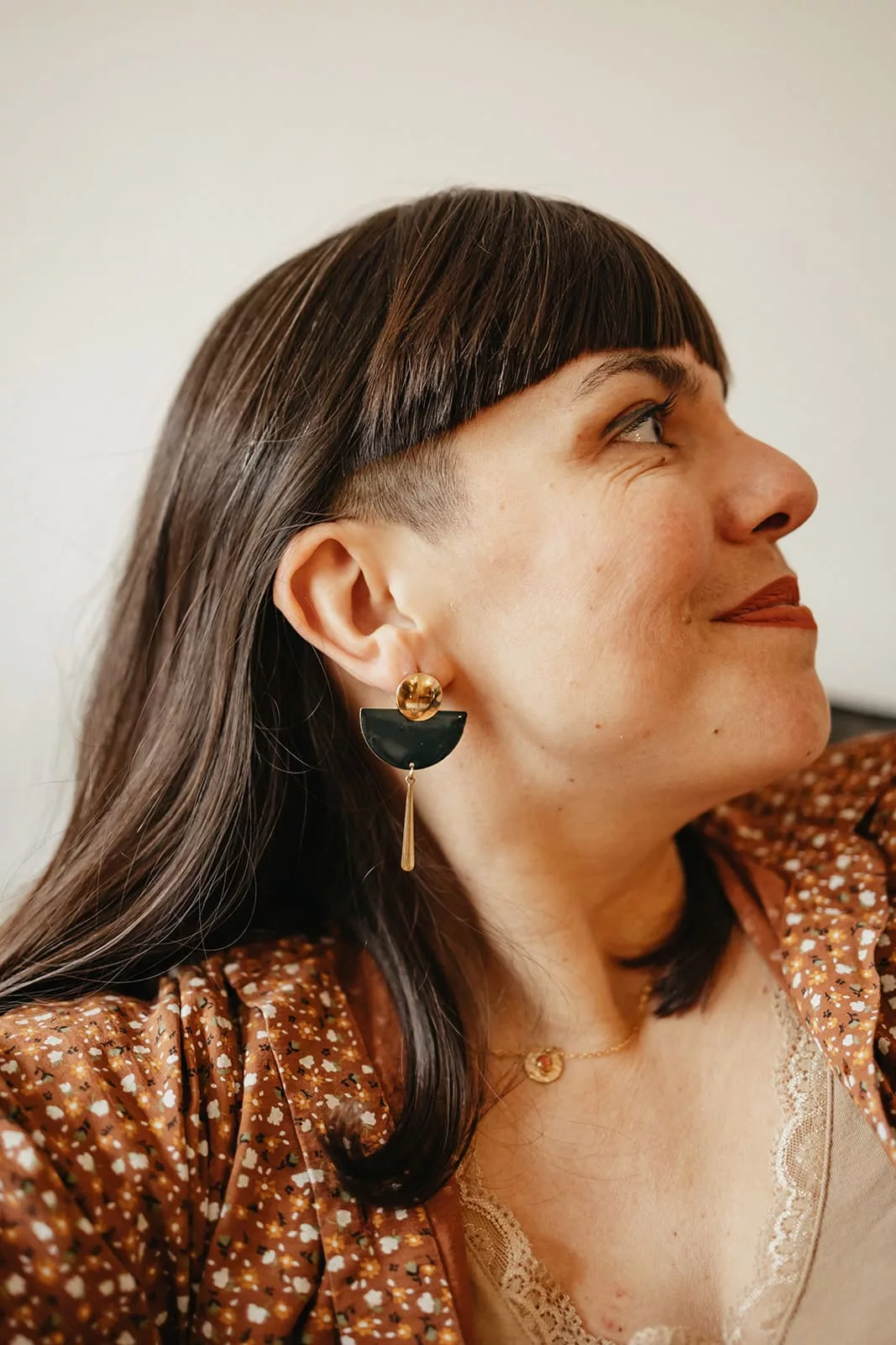 Bijoux Isatis Bijoux Bois Sur Mesure Caen, photo de présentation de produit, type Gaia coloris noir et or