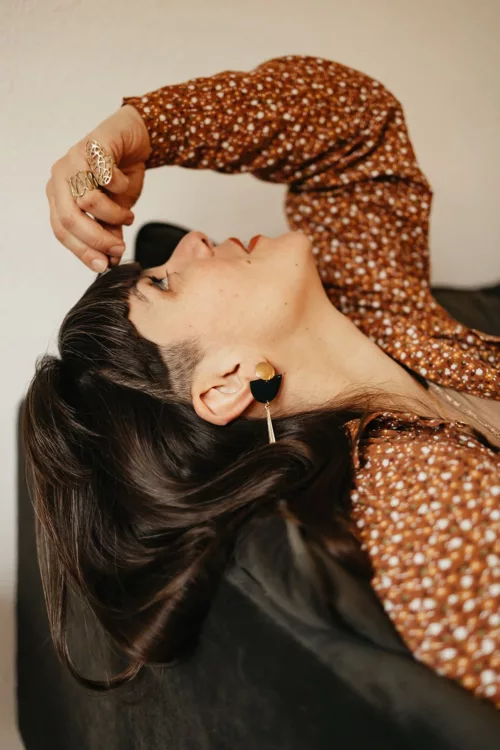 Bijoux Isatis Bijoux Bois Sur Mesure Caen, photo de présentation de produit, type Gaia coloris noir et or