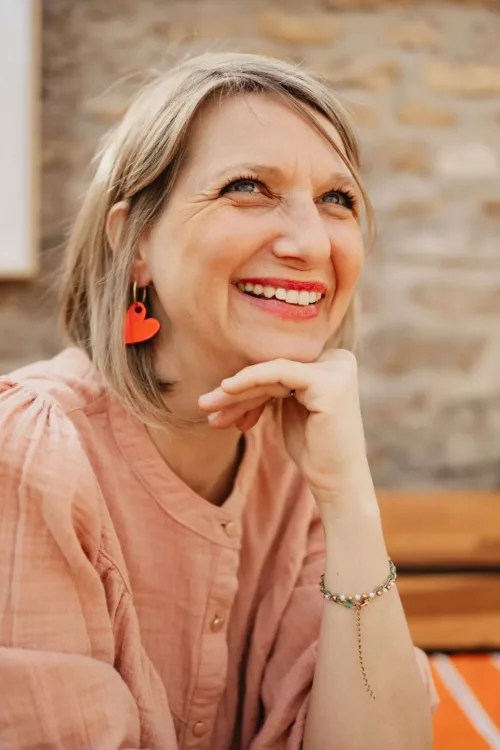 Bijoux Isatis Bijoux Bois Sur Mesure Caen, photo de présentation de produit, type Eden Harmony Susan coloris rose fluo