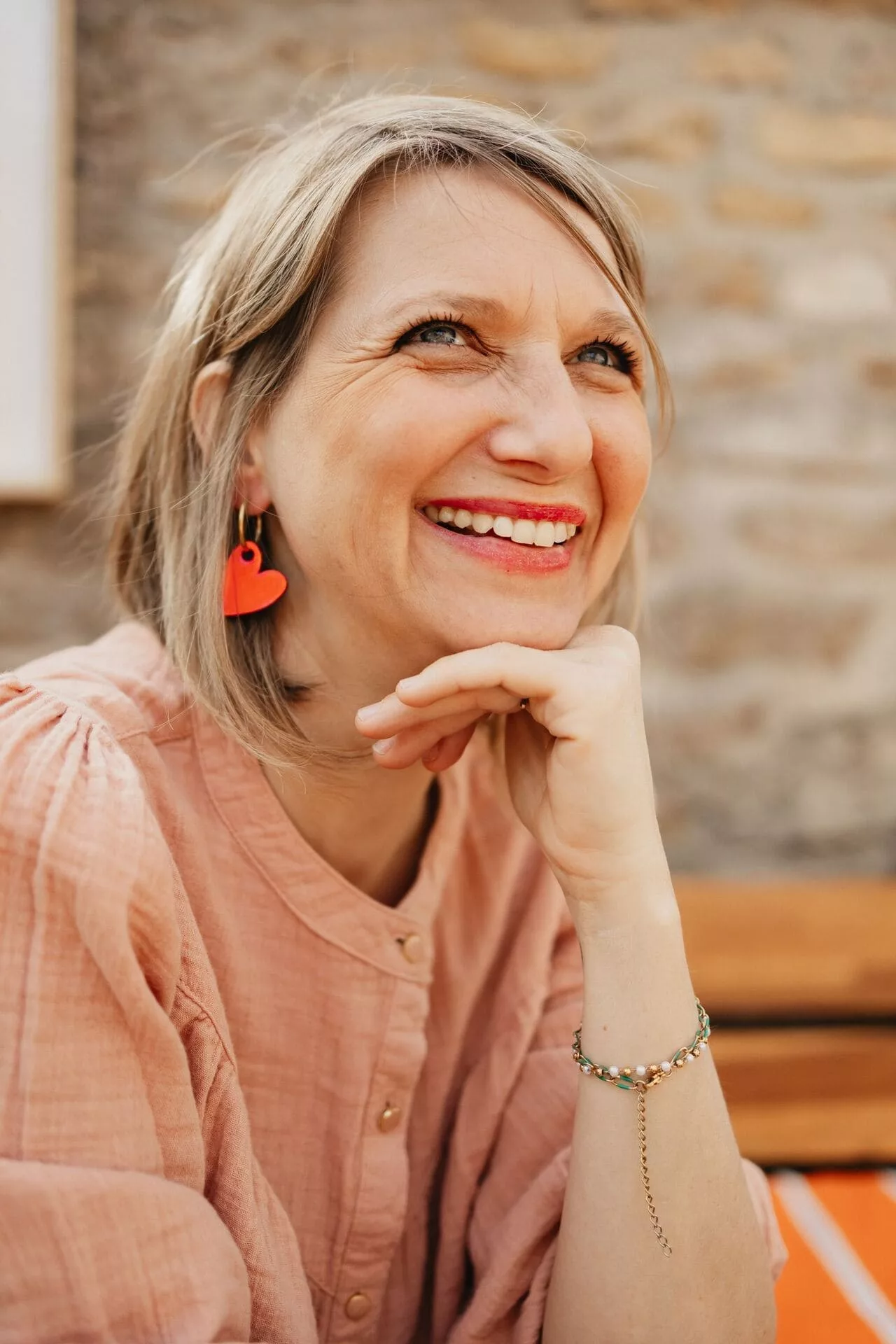 Bijoux Isatis Bijoux Bois Sur Mesure Caen, photo de présentation de produit, type Eden Harmony Susan coloris rose fluo