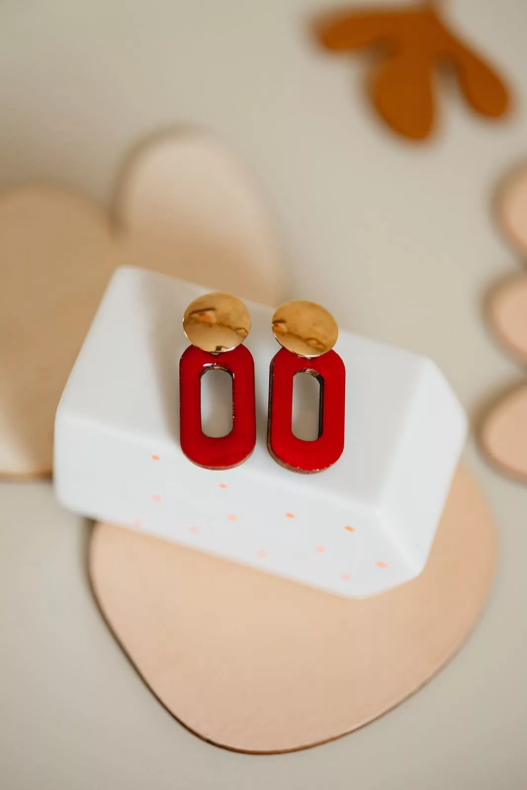 Bijoux Isatis Bijoux Bois Sur Mesure Caen, photo de présentation de produit, type Hazel Rosy coloris rouge