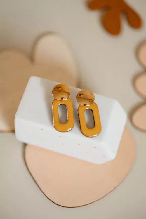 Bijoux Isatis Bijoux Bois Sur Mesure Caen, photo de présentation de produit, type Hazel Rosy coloris moutarde