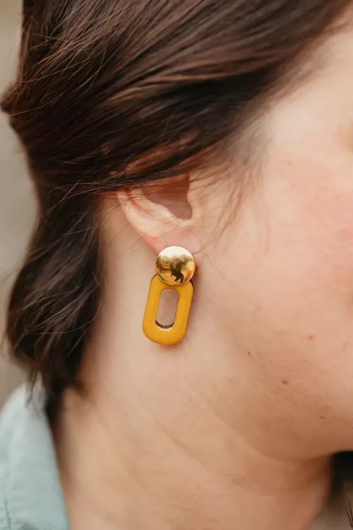 Bijoux Isatis Bijoux Bois Sur Mesure Caen, photo de présentation de produit, type Hazel Rosy coloris moutarde