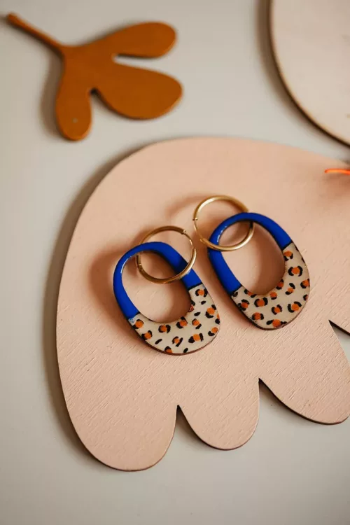 Bijoux Isatis Bijoux Bois Sur Mesure Caen, photo de présentation de produit, type Im Leo coloris bleu