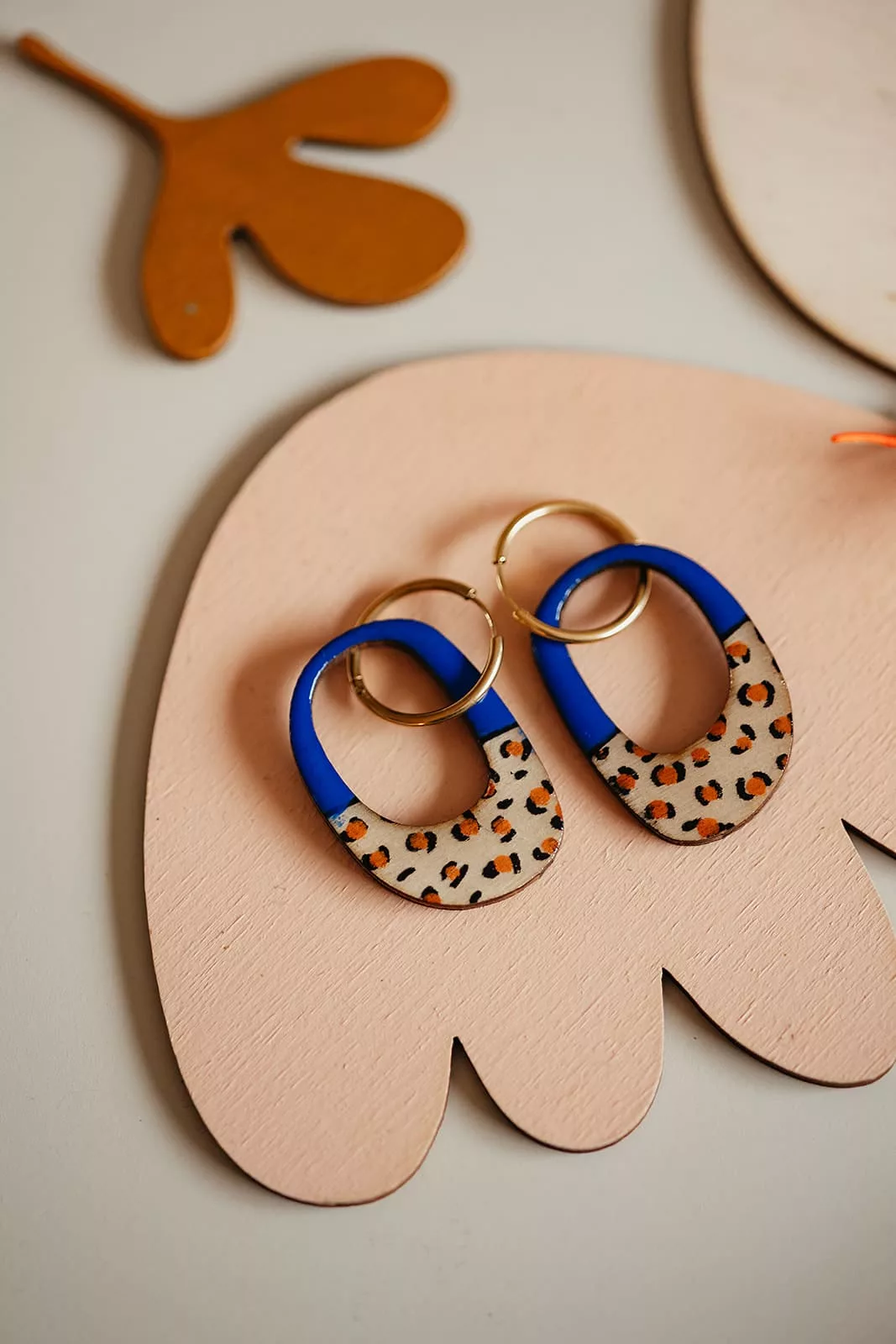 Bijoux Isatis Bijoux Bois Sur Mesure Caen, photo de présentation de produit, type Im Leo coloris bleu