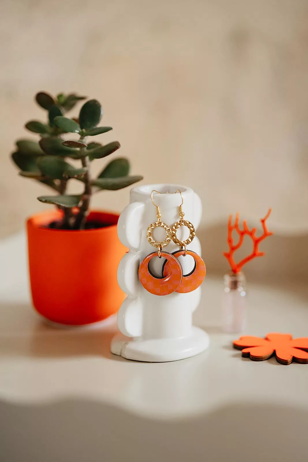 Bijoux Isatis Bijoux Bois Sur Mesure Caen, photo de présentation de produit, type Karen Sun coloris quadrillage rose