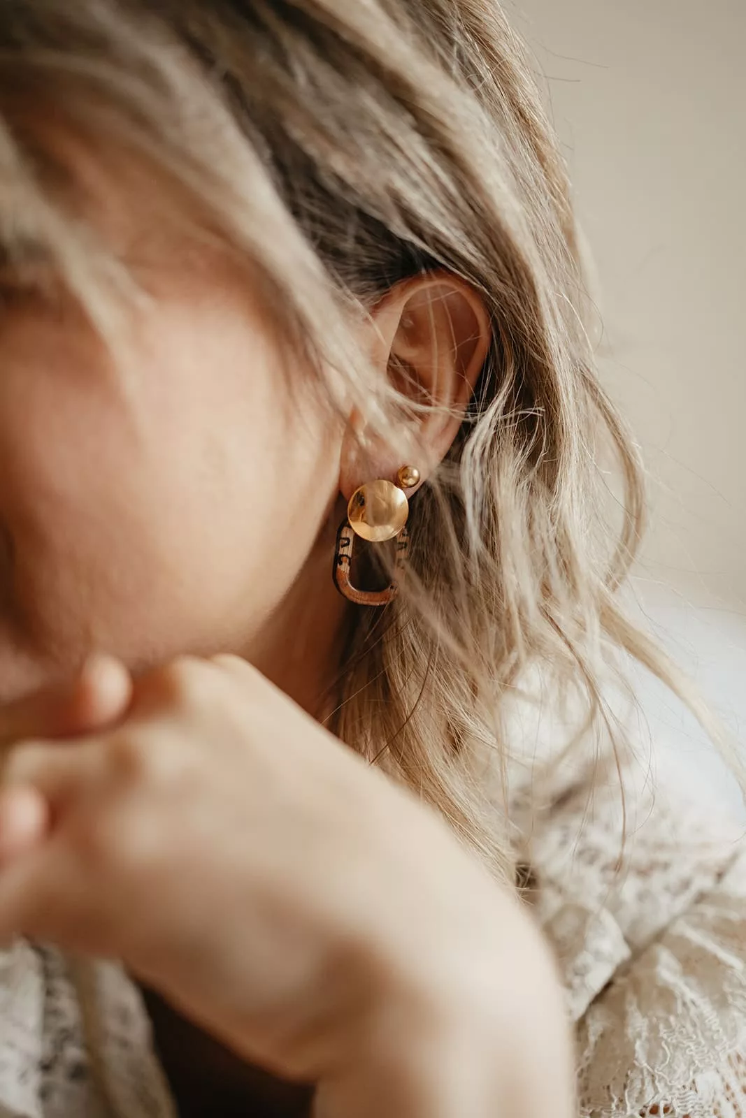 Bijoux Isatis Bijoux Bois Sur Mesure Caen, photo de présentation de produit, type Leo Mini coloris léopard et orange