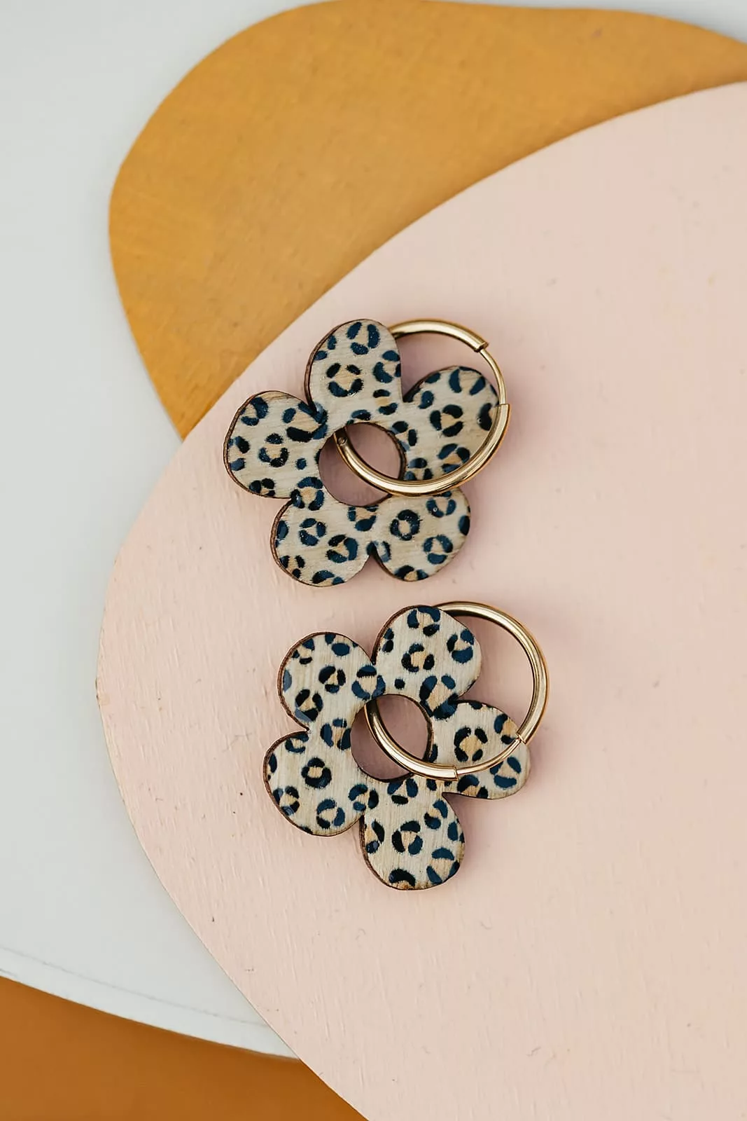 Bijoux Isatis Bijoux Bois Sur Mesure Caen, photo de présentation de produit, type Linda Flower coloris léopard