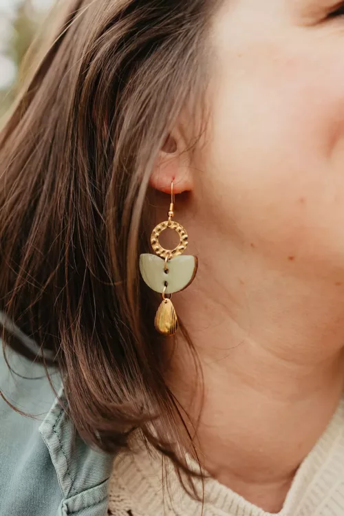 Bijoux Isatis Bijoux Bois Sur Mesure Caen, photo de présentation de produit, type Luna Juan coloris lichen