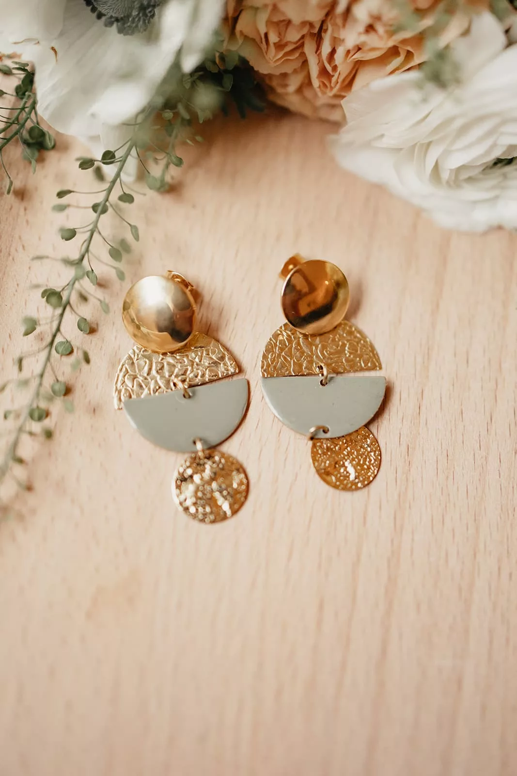 Bijoux Isatis Bijoux Bois Sur Mesure Caen, photo de présentation de produit, type Lyra Sable coloris lichen