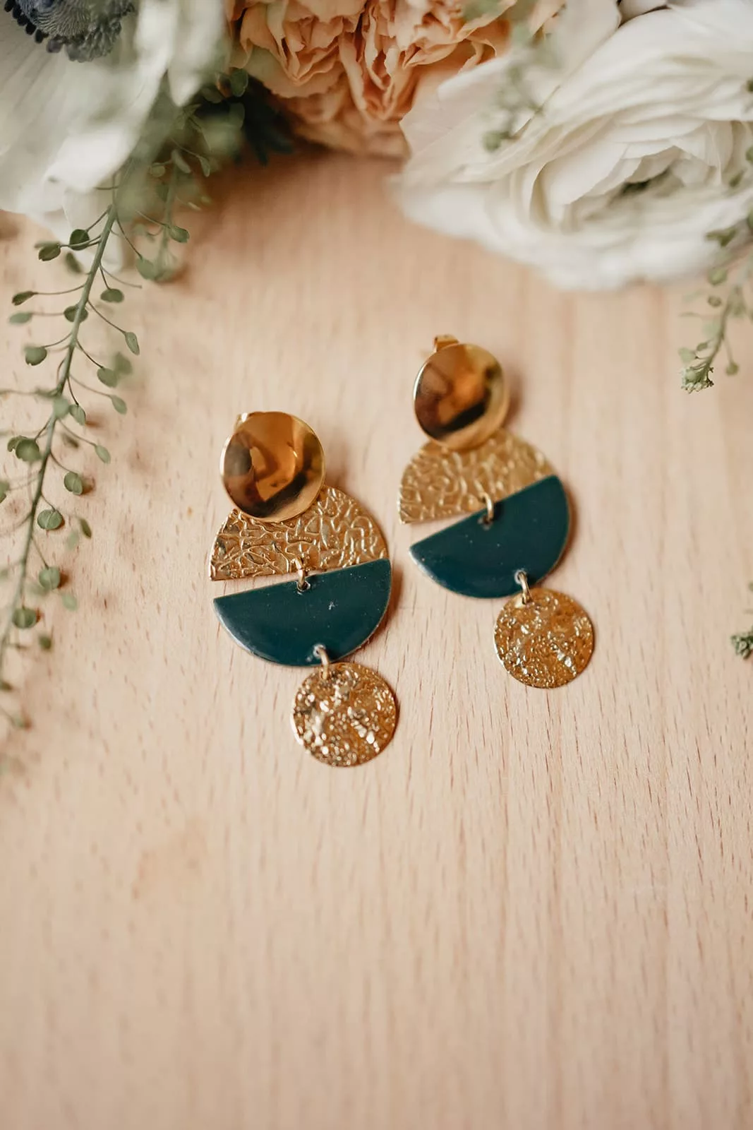 Bijoux Isatis Bijoux Bois Sur Mesure Caen, photo de présentation de produit, type Lyra Sable coloris vert foncé