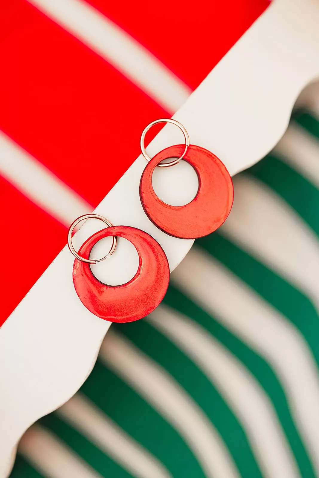 Bijoux Isatis Bijoux Bois Sur Mesure Caen, photo de présentation de produit, type Willow Judy coloris rose fluo